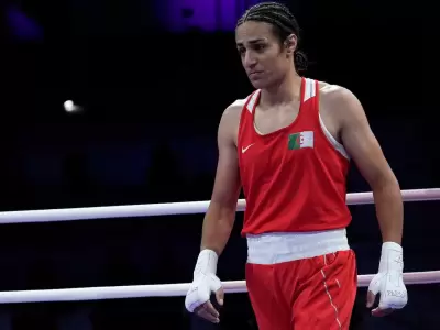 La argelina Imane Khelif gan� en su presentaci�n en Par�s en medio de controversias