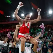 Tras la polmica, la boxeadora argelina Imane Khelif gan el oro en Pars 2024