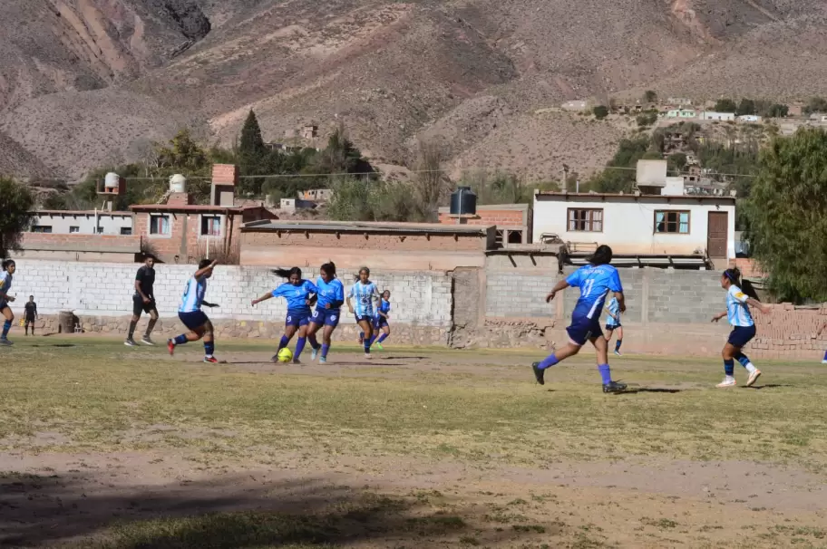 Defensores de Belgrano venci a Gimnasia por penales y est en la final de ftbol femenino