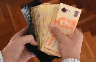 dinero billetes plata