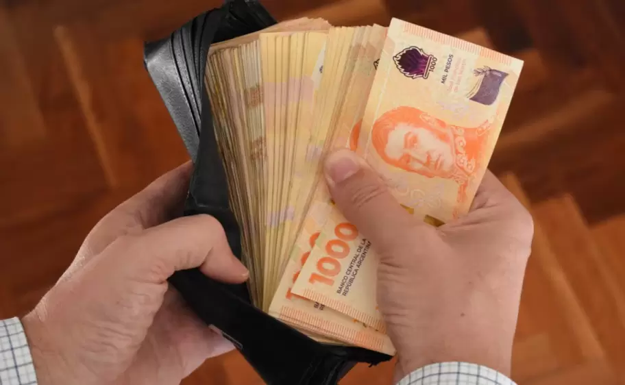 dinero billetes plata