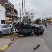 Manejaba en estado de ebriedad, volc y choc a un auto estacionado en avenida Almirante Brown