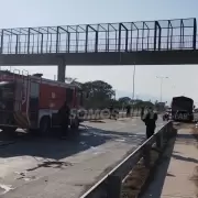 Un auto choc con un camin y se prendi fuego en Ro Blanco