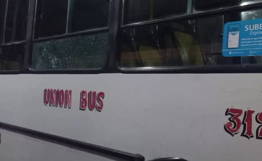 colectivo unión bus vandalizado