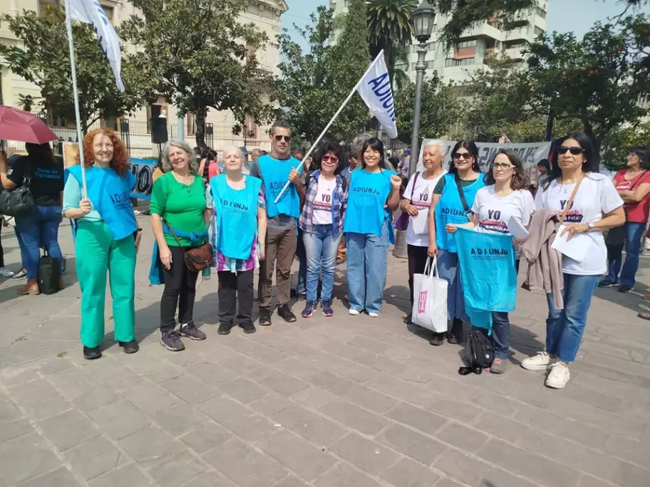 ADIUNJU en la marcha contra del veto a la movilidad jubilatoria