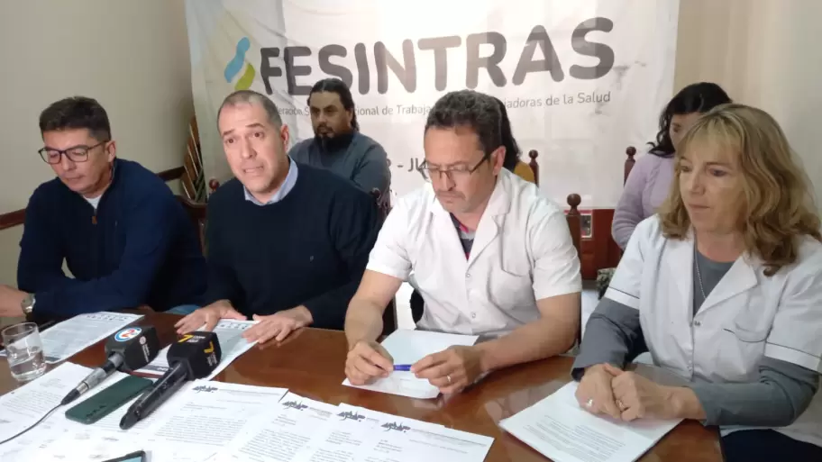 Conferencia de prensa de Apuap, colegios y consejos de profesionales