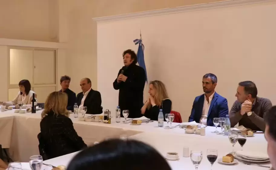 milei y diputados asado