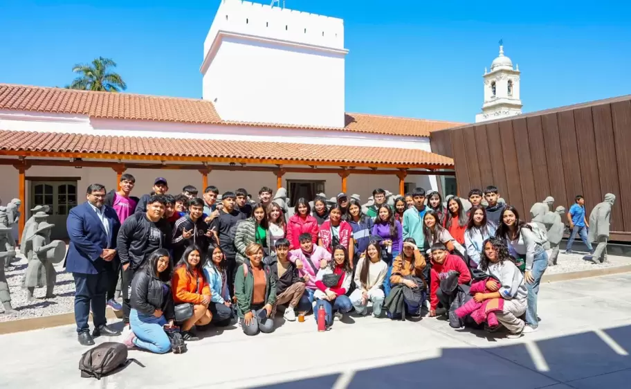 Estudiantes de Yuto en el Cabildo Histrico