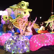 FNE 2024: las carrozas de todos los colegios brillaron en el desfile doble en Ciudad Cultural