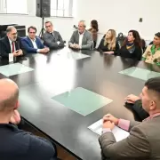 La municipalidad entregó habilitaciones a seis bares y peñas para que ofrezcan espectáculos folclóricos