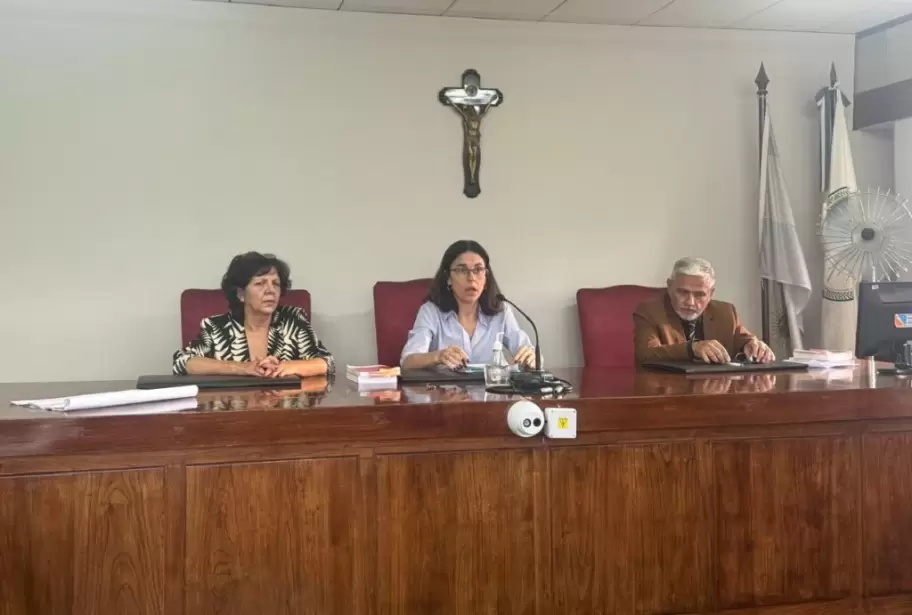 Juezas Dras. Claudia Cecilia Sadir - presidente de trámite -, Alejandra Tolaba y el Dr. Luciano Yapura