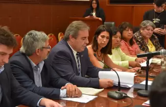 reunion de comision en la legislatura