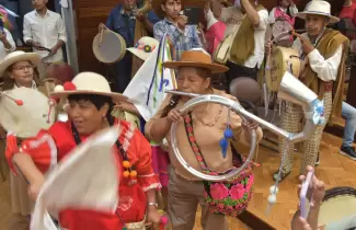 dia del canto con caja