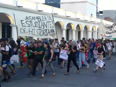marcha estudiantes universitarios