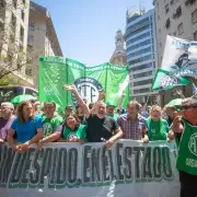 Los gremios desaf�an al Gobierno y les pidieron a los estatales que se tomen el D�a del Empleado P�blico