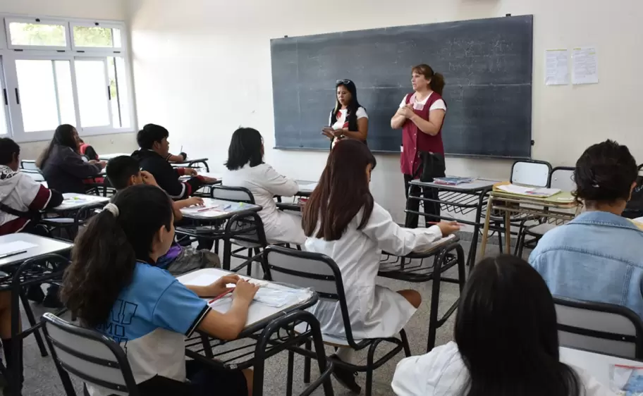 aula alumnos examen de ingreso primer año escuela