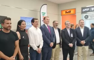 El Gobernador Carlos Sadir junto a funcionarios provinciales