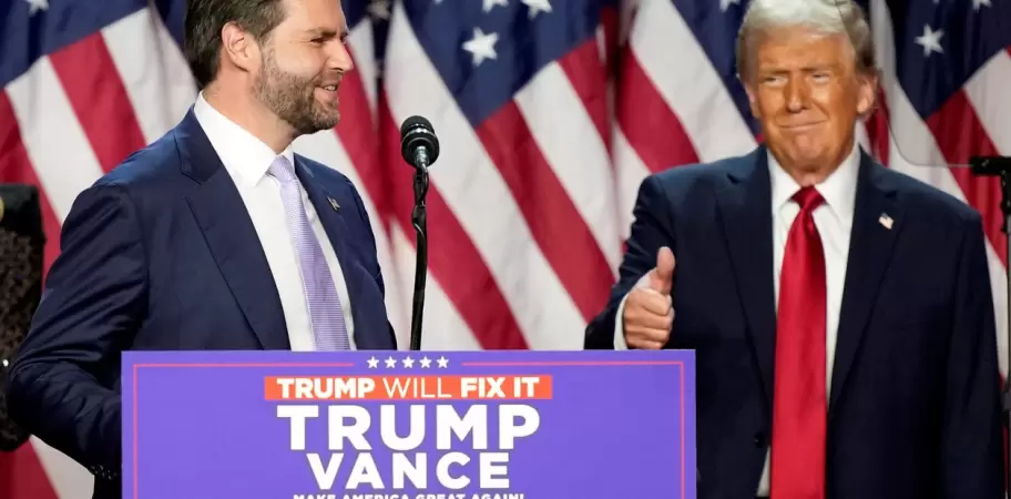 Donald Trump y su compañero de fórmula y vicepresidente electo, JD Vance, celebran la victoria. Foto AP Imagen: 3/5