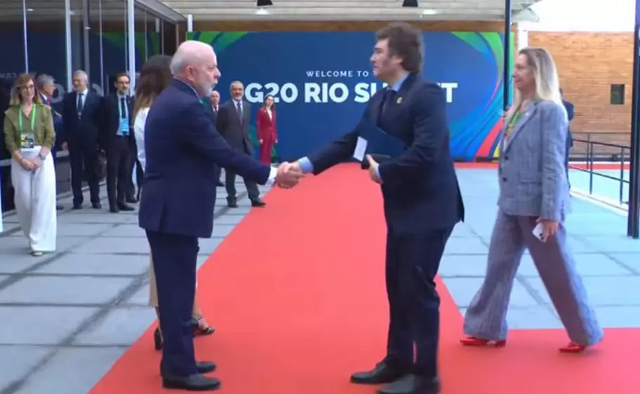 Lula Milei saludo