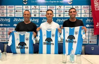 Matias Modolo junto a su cuerpo t�cnico, Sergio Orsini e Iv�n Szer