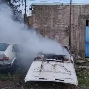 Incendio en Monterrico: dos autos se prendieron fuego y tuvieron que intervenir los Bomberos Voluntarios