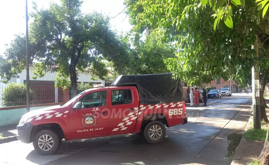 sujeto sin vida en barrio Mariano Moreno