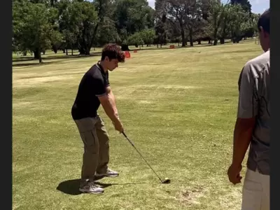 Franco Colapinto disfruta de una tarde de golf
