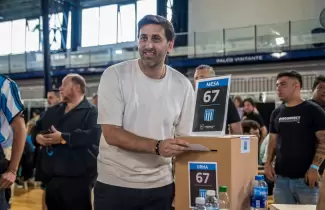 Diego Milito durante la votaci�n en Racing