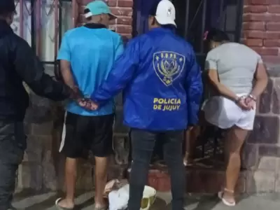 pareja detenida en la Vieja Terminal