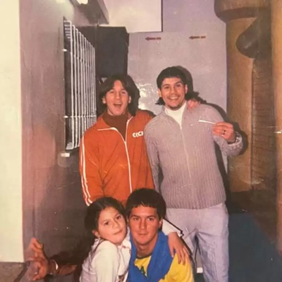 Una fotografía familiar de los Messi en Barcelona, año 2001
