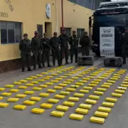 Gendarmería detectó 136 kilos de cocaína dentro de dos tanques de aire de un camión en la Puna jujeña
