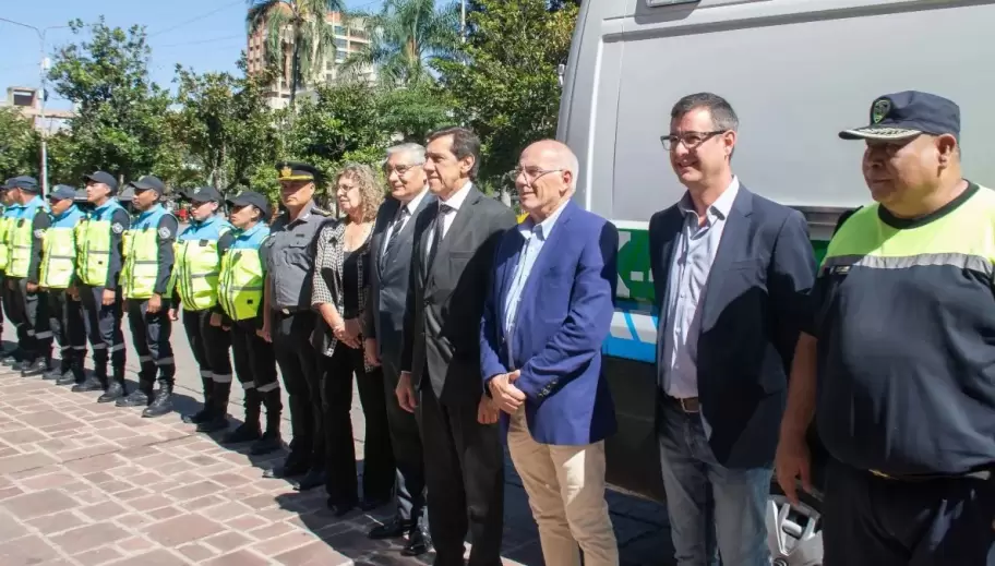 Sadir entreg� un veh�culo e indumentaria para mejorar la seguridad vial