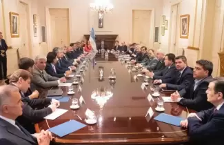 El presidente Javier Milei en una reuni�n con gobernadores en Casa Rosada