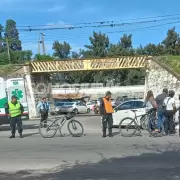 Una motociclista sufrió lesiones tras impactar contra un vehículo que participaba de un cortejo fúnebre