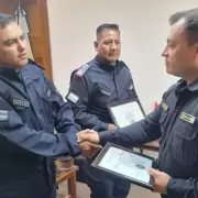 Entregaron un reconocimiento a dos policías que le salvaron la vida a un niño de 5 años en Alto Comedero