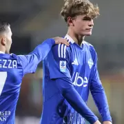 La brutal patada que sacó de la cancha a Nico Paz y encendió las alarmas en la Selección: los estremecedores gritos de dolor