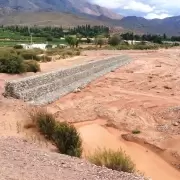 Ejecutan obras de protecci�n en r�os de Quebrada y Valles