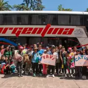 Estudiantes de la Puna partieron rumbo a la costa para conocer el mar