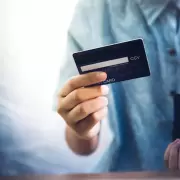 Explicaron por qué no optar por el pago mínimo en las tarjetas de crédito