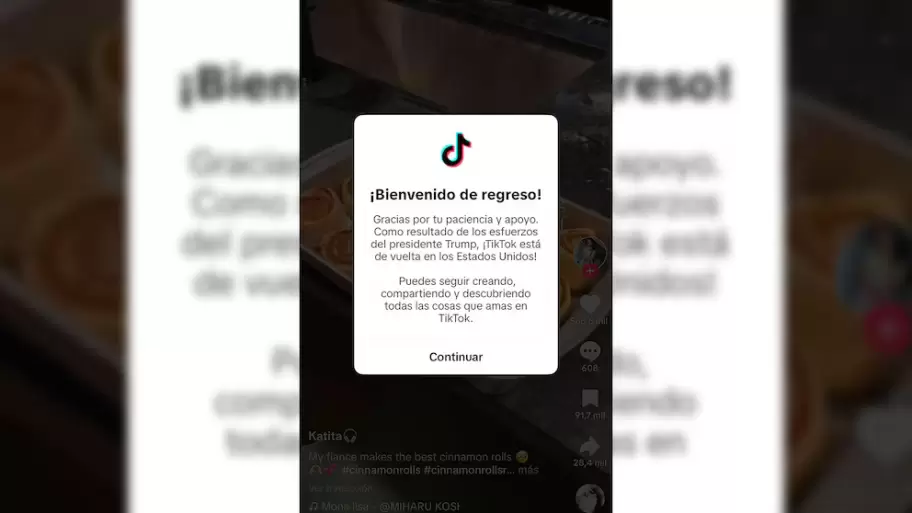 Usuarios de TikTok recibieron un mensaje que confirmaba el regreso de la plataforma tras esfuerzos inmediatos de Trump. (Infobae)