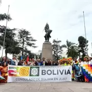 Bolivia celebr� el XVI aniversario del Estado Plurinacional con un emotivo acto protocolar en Plaza Belgrano
