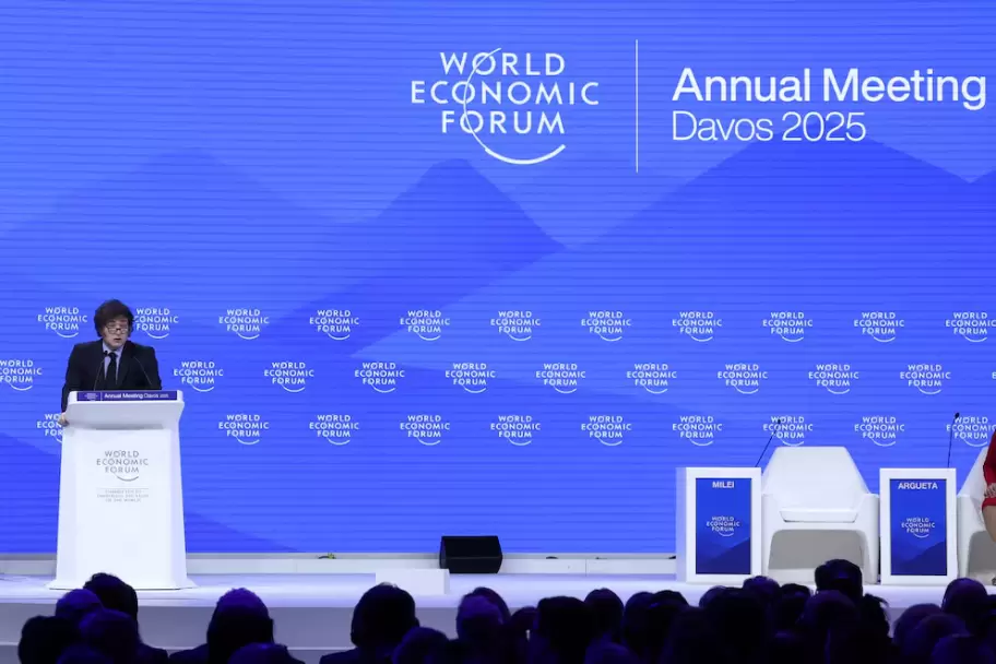 El presidente Milei habla ante el auditorio del Foro Económico Mundial