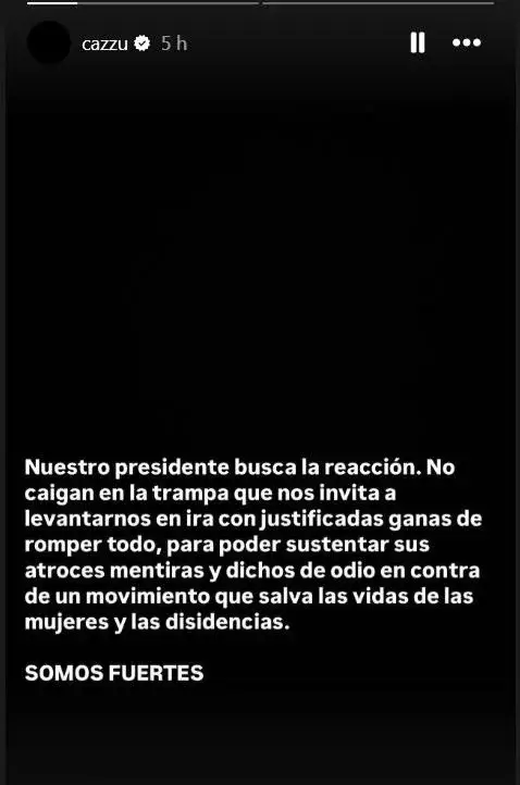 Cazzu le dedicó una historia de Instagram a Javier Milei.