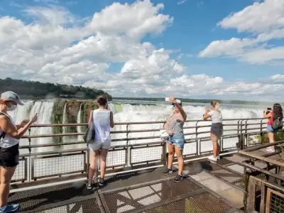 Cay� el ingreso de turistas al pa�s