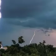 Elevaron a naranja el alerta por tormentas fuertes en los Valles y el Ramal