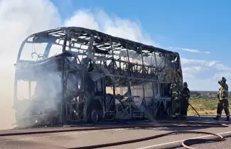 Se incendi� un colectivo doble piso en Puerto Madryn