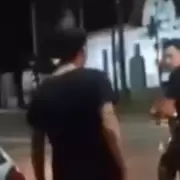 Atacó a golpes a su hija por no usar casco: "Prefiero pegarle una piña antes de que se mate"