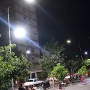 La Municipalidad de la capital presentó nuevas luminarias led en la plaza Belgrano