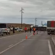Una camioneta chocó con una trafic de pasajeros: se registró una víctima fatal