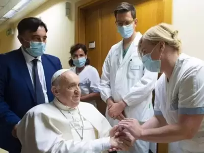 El Vaticano confirm� que el papa Francisco tiene neumon�a bilateral